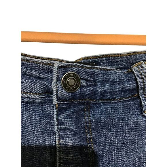 Nine West Mid Rise Blue Denim Shorts Size 10 - Picture 3 of 8